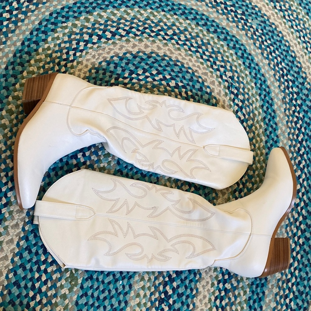 White Embroidered Western Cowboy Boots for Women Knee High Cowgirl boots. Fake
